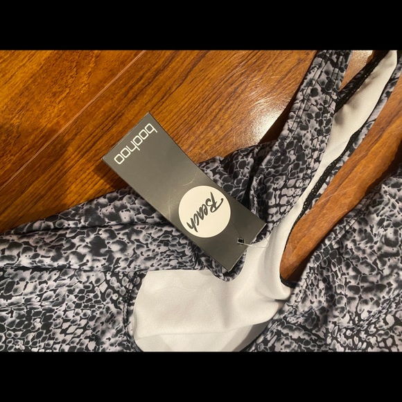 Snake Pattern One Piece - Picture 4 of 6